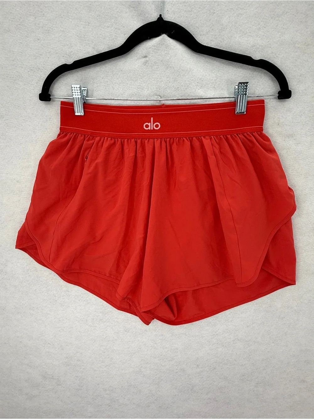 ALO YOGA Match Point Short Red Hot Summer Medium